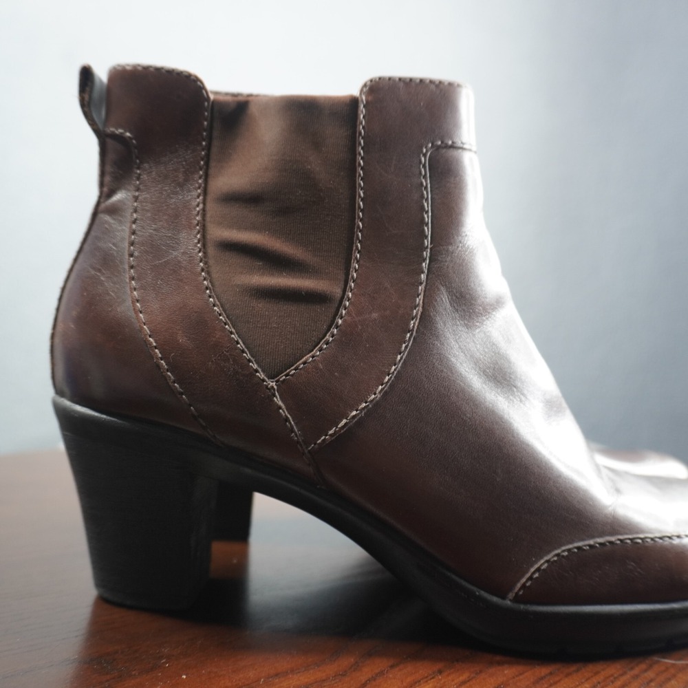 Clarks Bendables Womens 9M Brown Leather Ankle Boots Side Zip Lined Comfort Heel - Picture 2 of 15